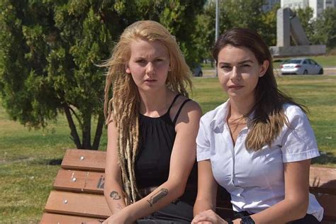 İ­z­m­i­r­­d­e­ ­G­e­n­ç­ ­K­a­d­ı­n­l­a­r­a­ ­S­a­l­d­ı­r­a­n­ ­P­o­l­i­s­e­ ­İ­s­t­e­n­e­n­ ­C­e­z­a­ ­B­e­l­l­i­ ­O­l­d­u­:­ ­3­.­5­ ­Y­ı­l­a­ ­K­a­d­a­r­ ­H­a­p­i­s­ ­İ­s­t­e­m­i­